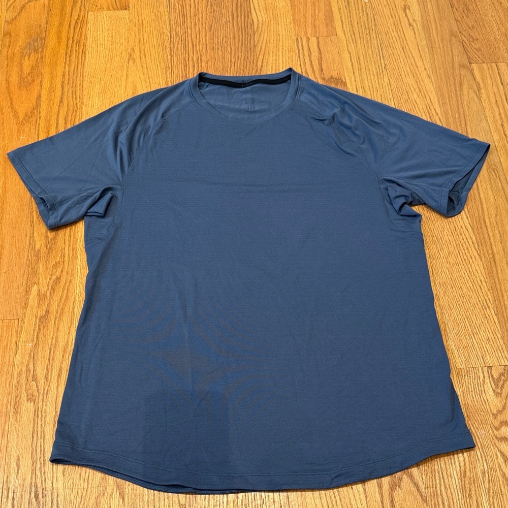 Lululemon men’s License to Train t-shirt - XL